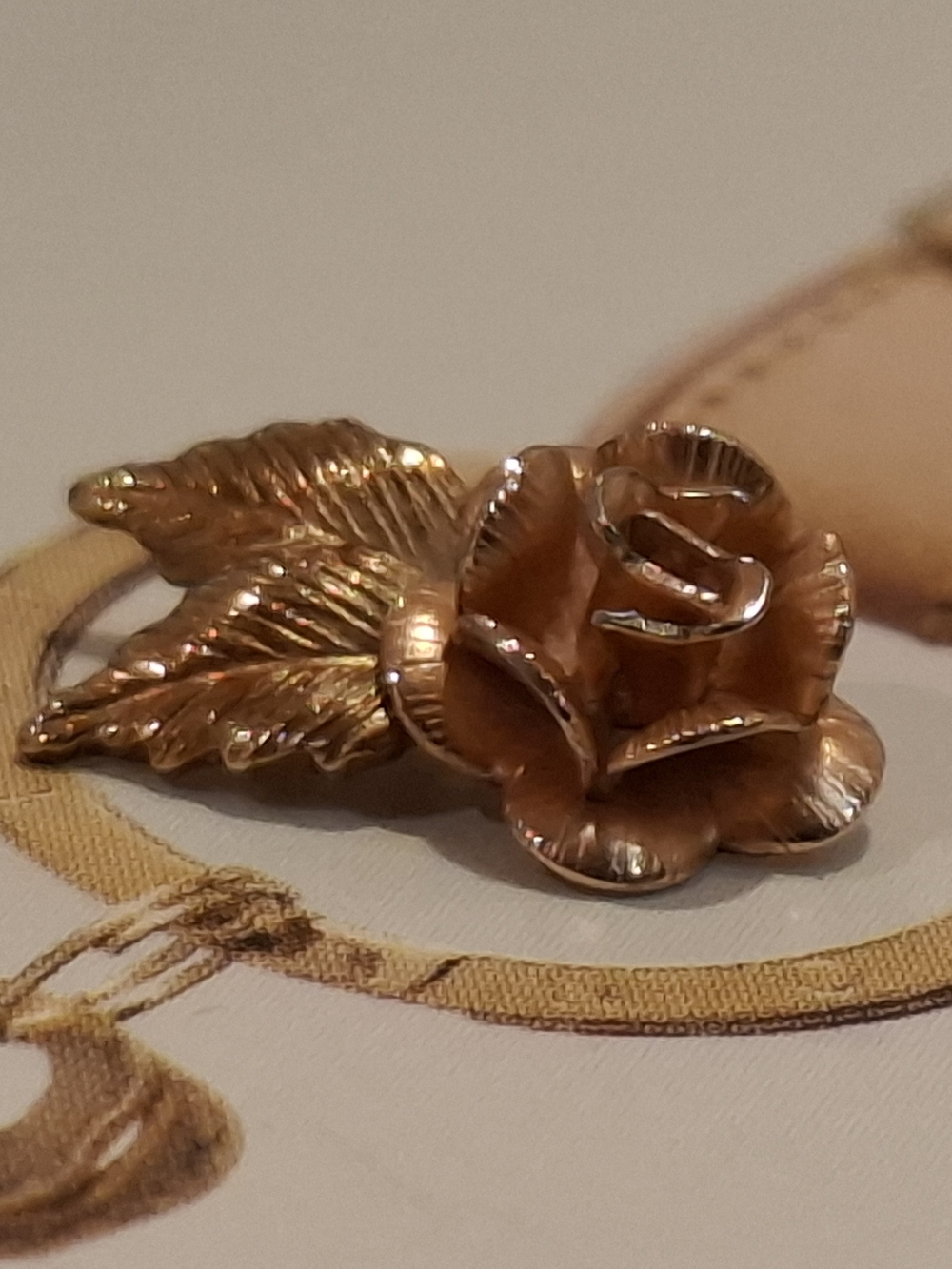 Rose Motif Gold Women’s Pindant - Elegant Floral